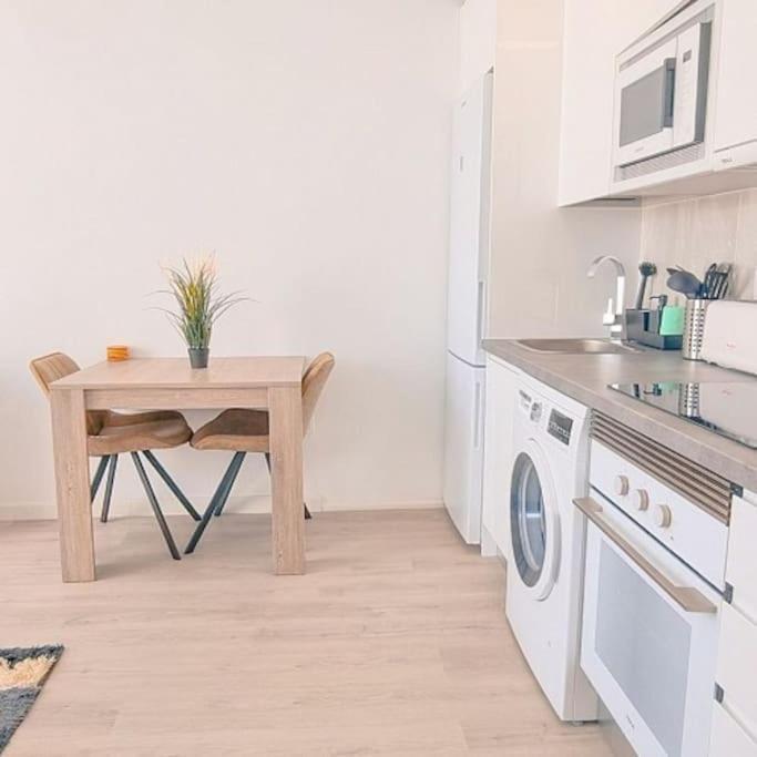 Puerto Del Carmen Airconditioned 2Bed Poolside Apt 외부 사진